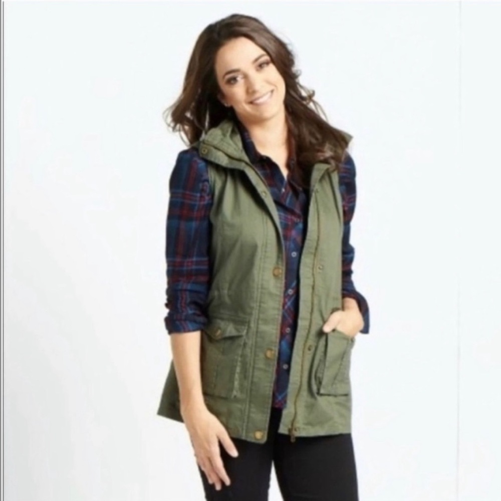 MARKET & SPRUCE SLEEVELESS HOODED UTILITY VEST